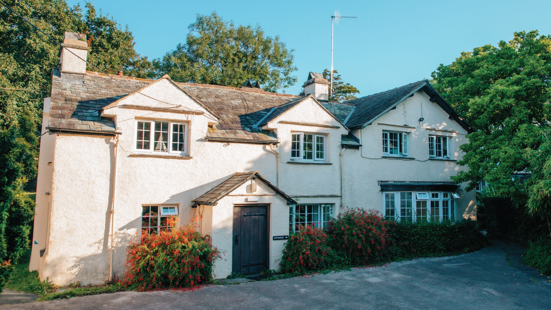 Lakeside residential cottage